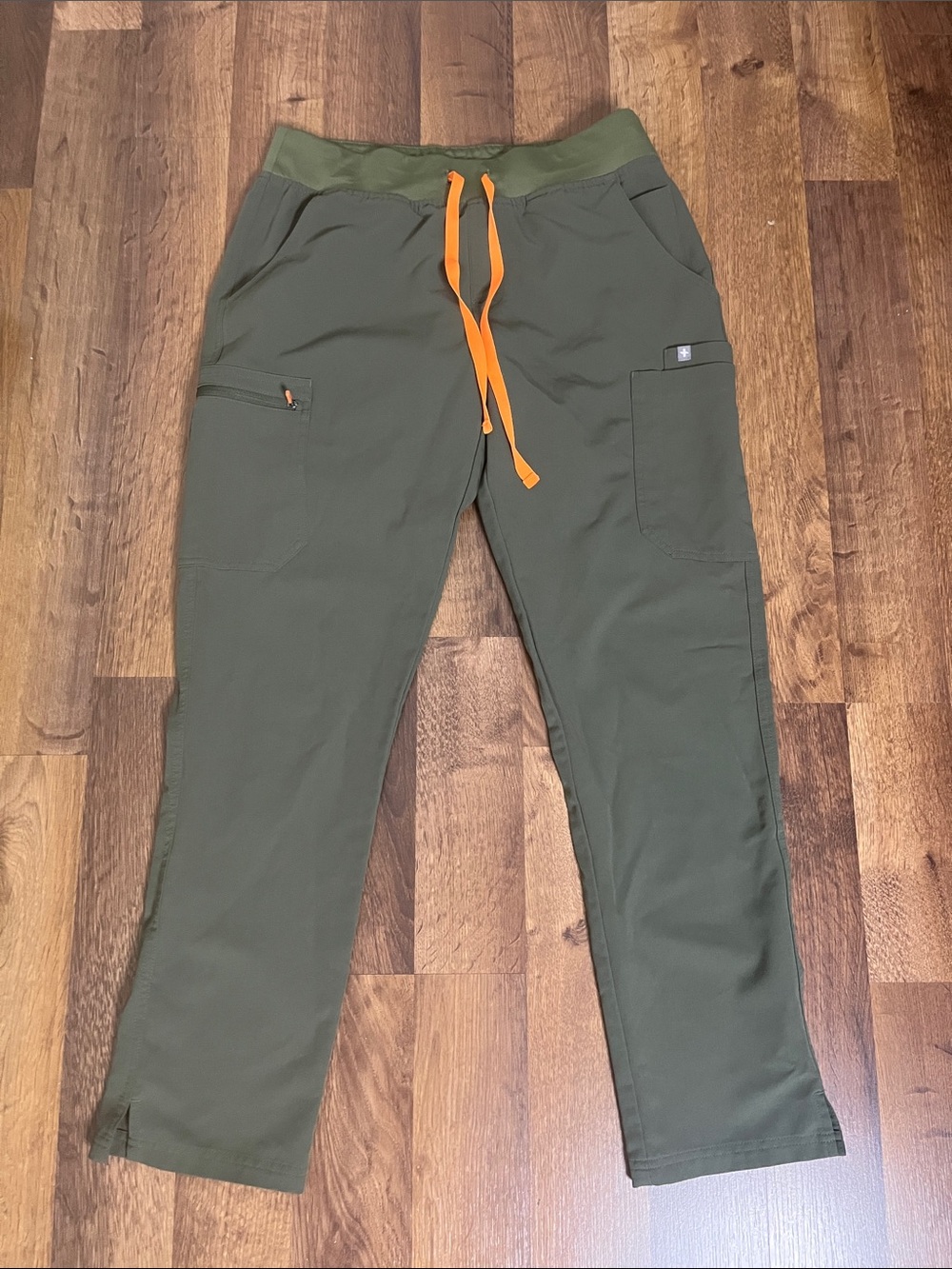 Figs Scrub Pants Green Cargo with Orange Drawstring Size Medium